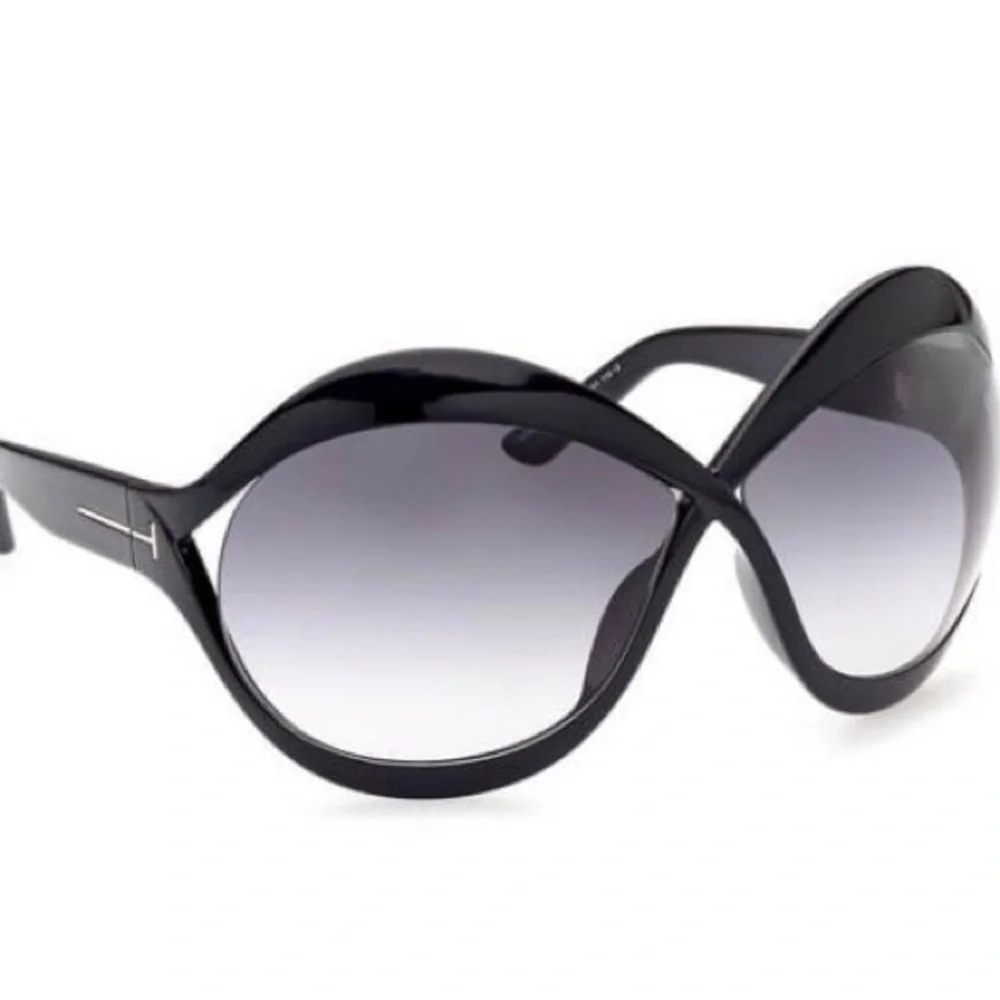 Tom Ford Carine-02 TF902 TF 902 01B Black Sunglasses 71-11-110 - Picture 4 of 11
